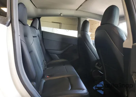 2021 Tesla Model Y z USA, uszkodzony, nr VIN 5YJYGDEE6MF257004